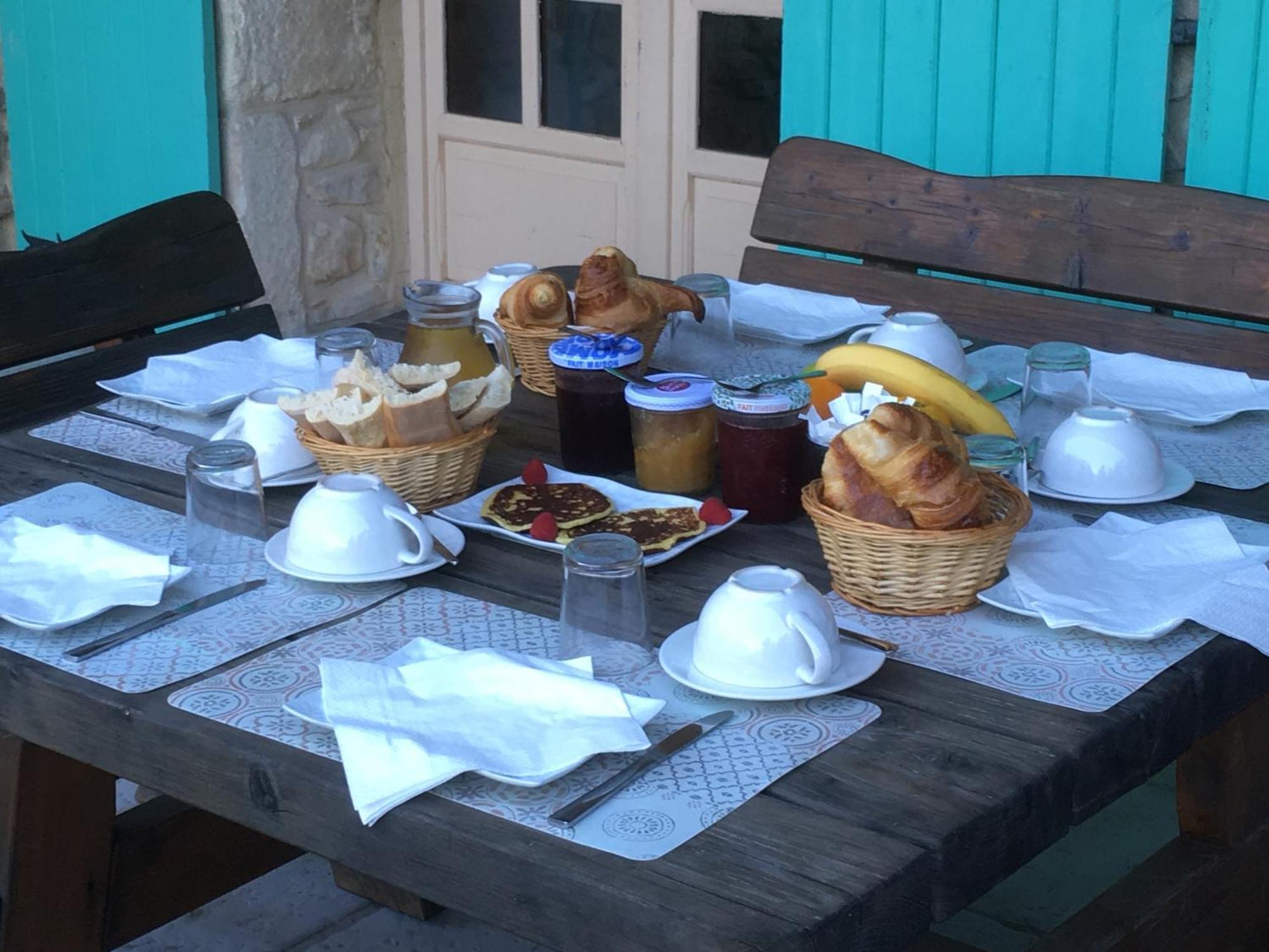 Mas De La Pinede Ex-Les Arbousiers Bed & Breakfast โบลแลน ภายนอก รูปภาพ